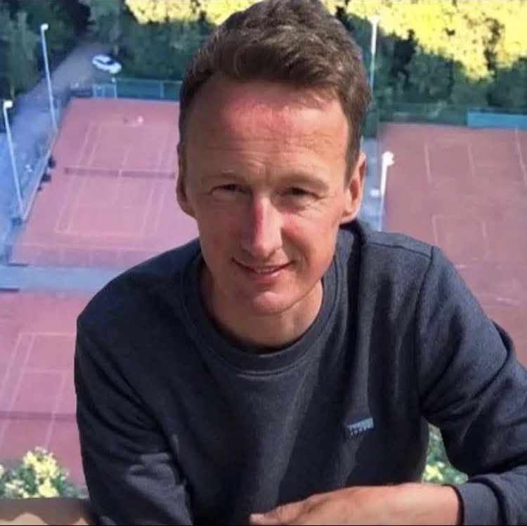 Stefan van de Stroet op de tennisbaan